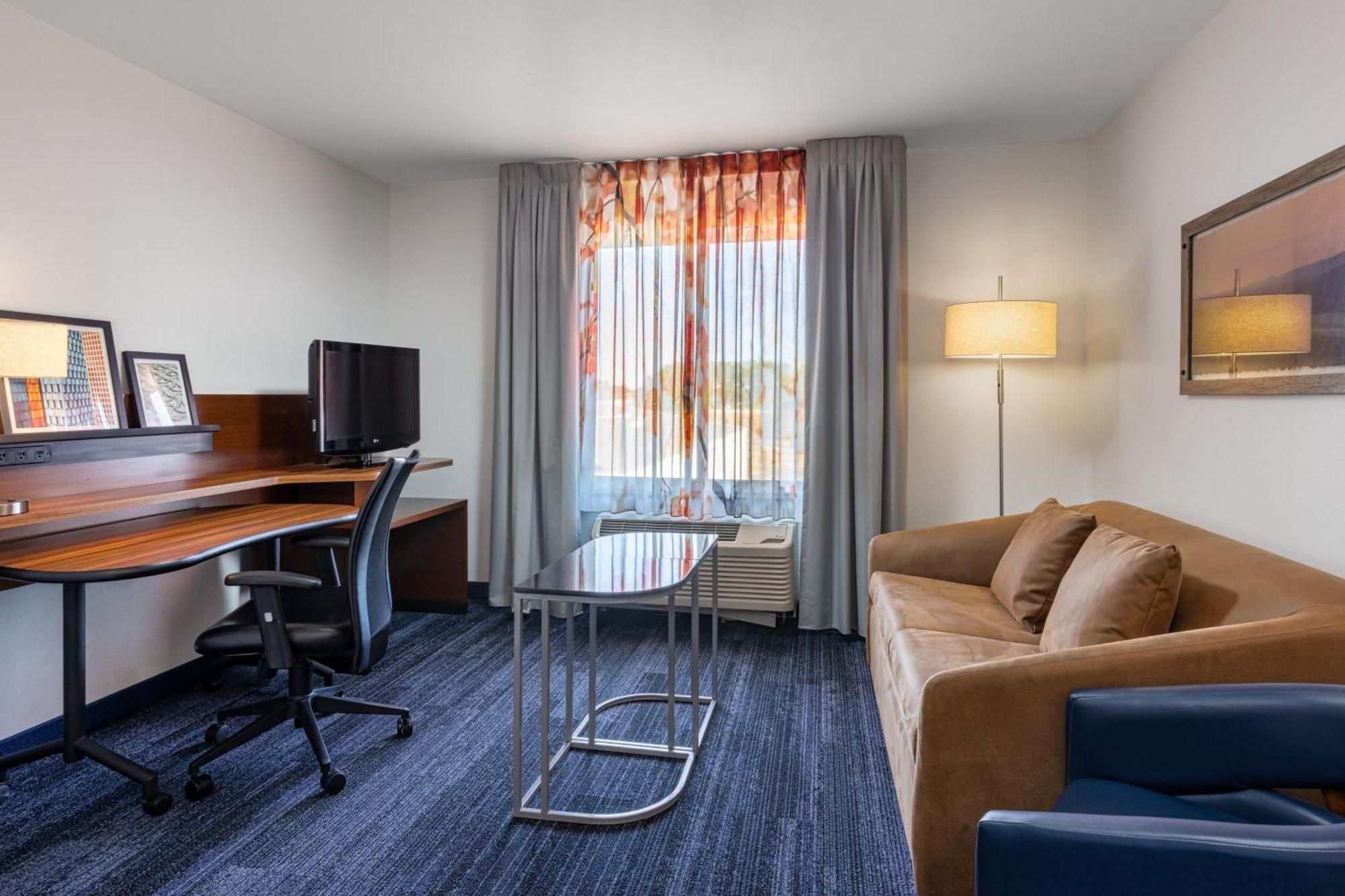 Fairfield Inn & Suites By Marriott Смитфийлд Екстериор снимка